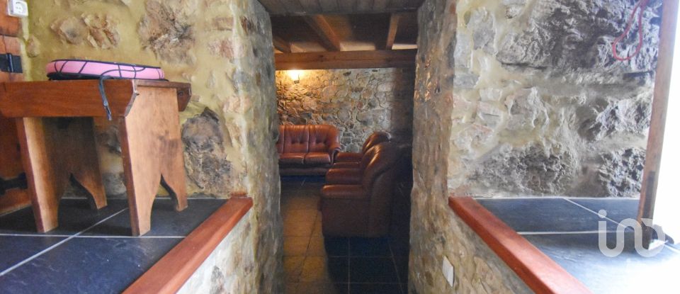 Maison de village T2 à Cumeeira de 166 m²