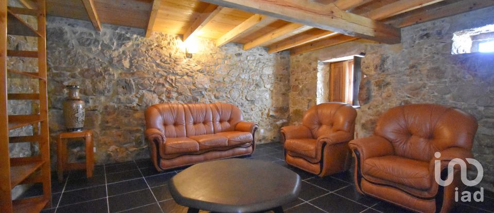 Maison de village T2 à Cumeeira de 166 m²