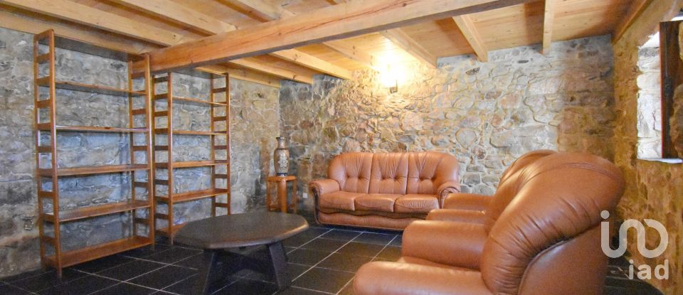 Maison de village T2 à Cumeeira de 166 m²