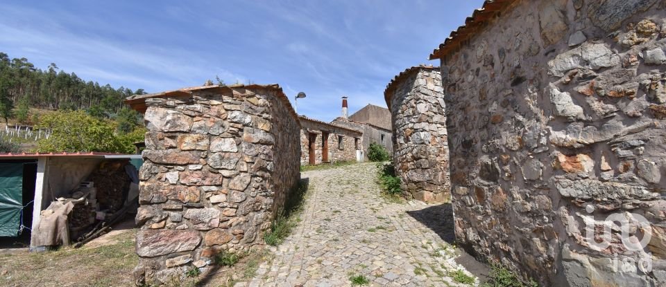 Maison de village T2 à Cumeeira de 166 m²