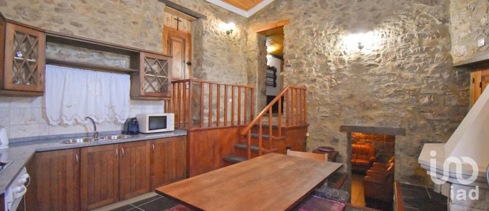 Maison de village T2 à Cumeeira de 166 m²