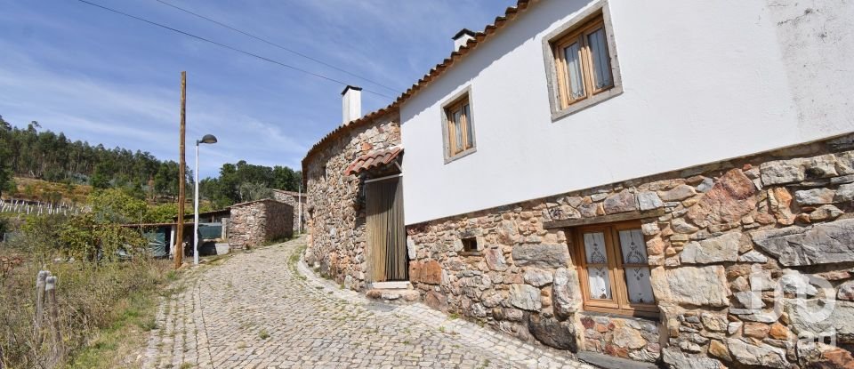 Maison de village T2 à Cumeeira de 166 m²