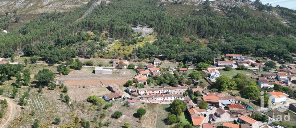 Maison de village T2 à Cumeeira de 166 m²