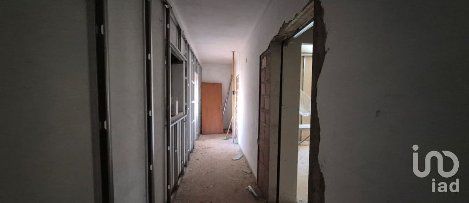 Moradia T3 em Alvados e Alcaria de 440 m²