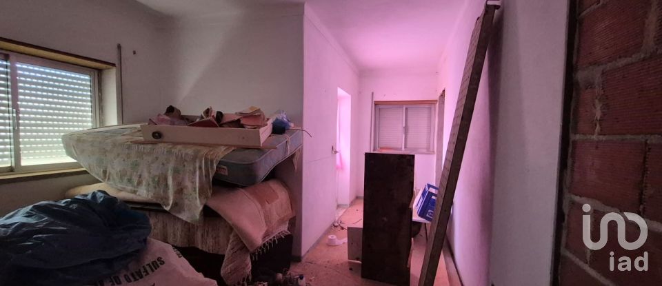 Moradia T3 em Alvados e Alcaria de 440 m²