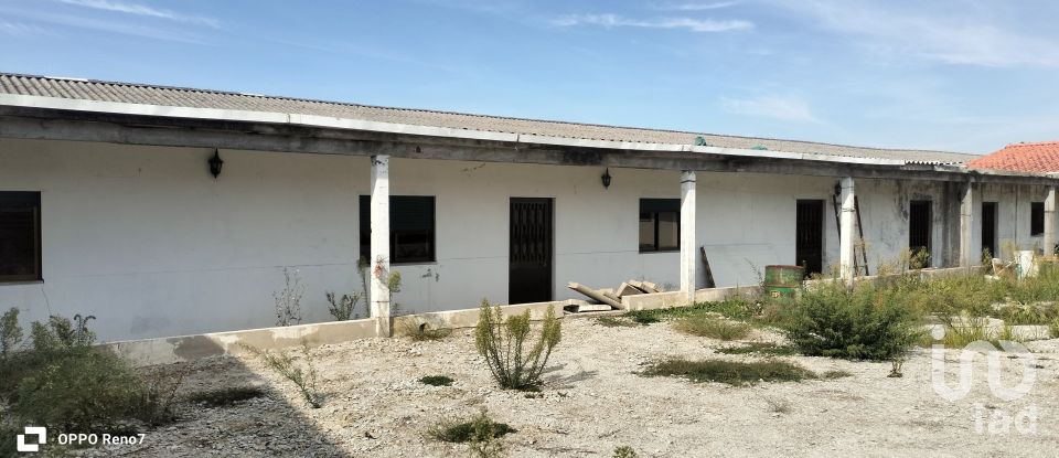 Bâtiment à Paredes de 560 m²