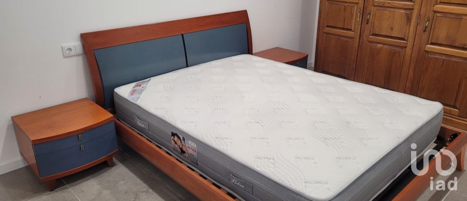 Bâtiment à Paredes de 560 m²