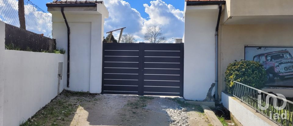 Bâtiment à Paredes de 560 m²