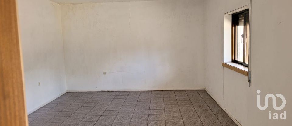 Bâtiment à Paredes de 560 m²