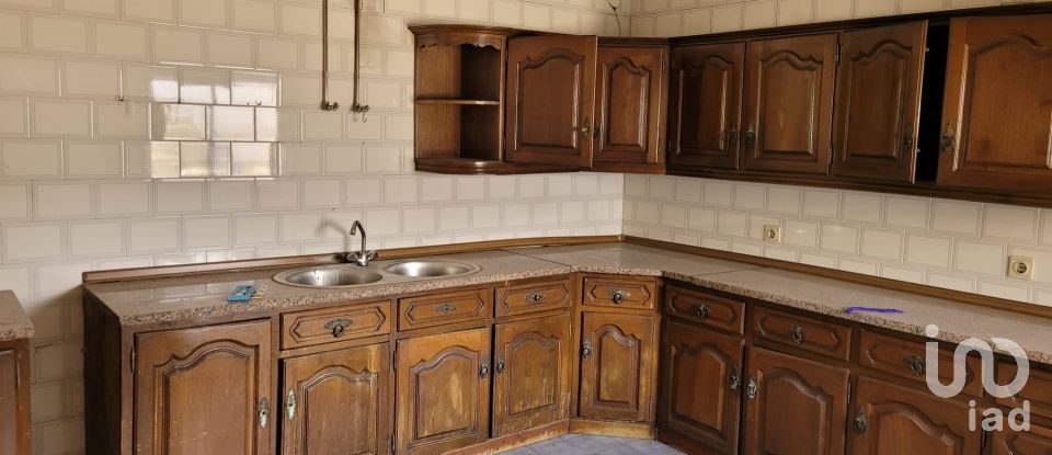 Bâtiment à Paredes de 560 m²