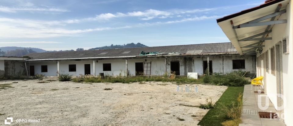 Bâtiment à Paredes de 560 m²