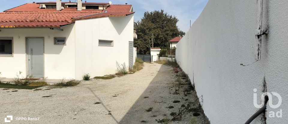 Bâtiment à Paredes de 560 m²