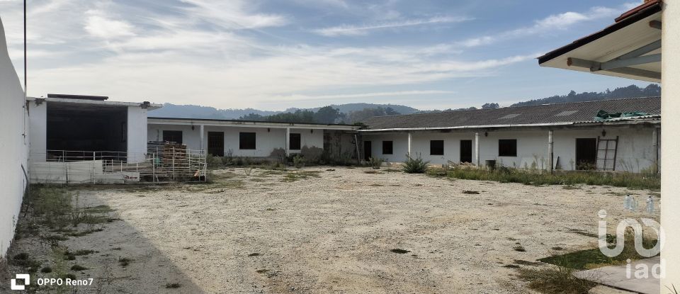 Bâtiment à Paredes de 560 m²