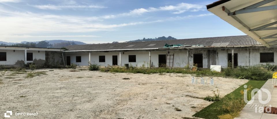 Bâtiment à Paredes de 560 m²