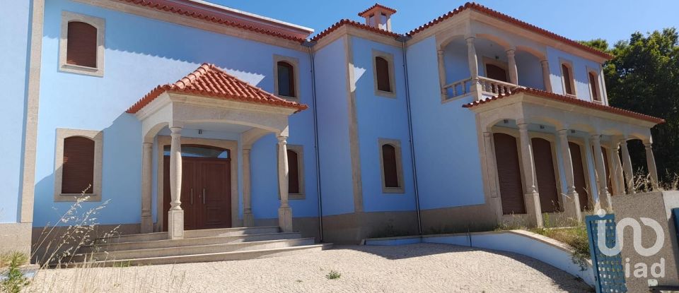 Moradia T5 em Campelo e Ovil de 1 240 m²