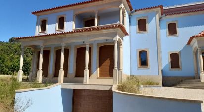 House T5 in Campelo e Ovil of 1,240 m²