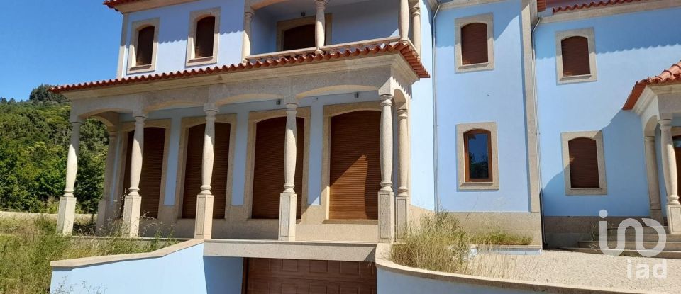 Moradia T5 em Campelo e Ovil de 1 240 m²