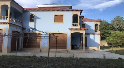House T5 in Campelo e Ovil of 1,240 m²