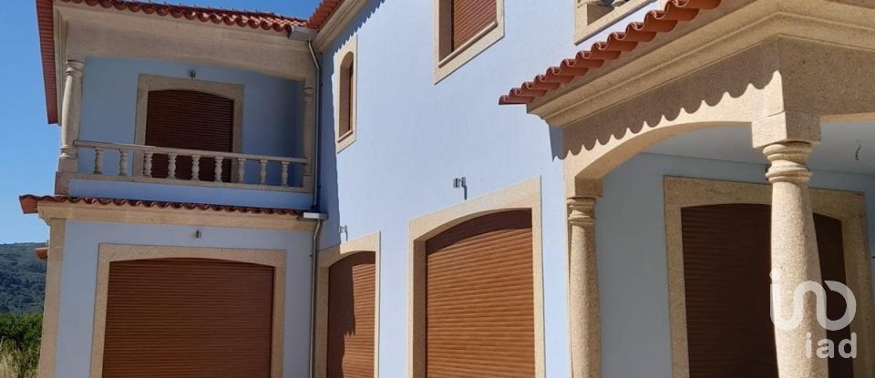 Moradia T5 em Campelo e Ovil de 1 240 m²