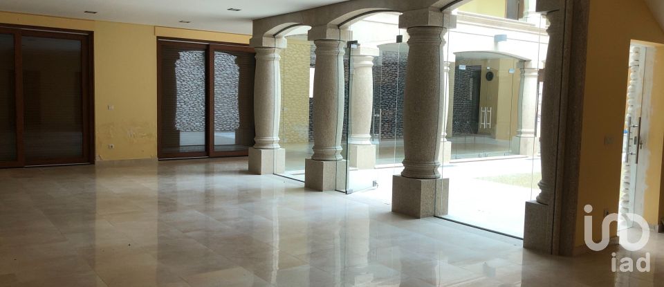 Moradia T5 em Campelo e Ovil de 1 240 m²