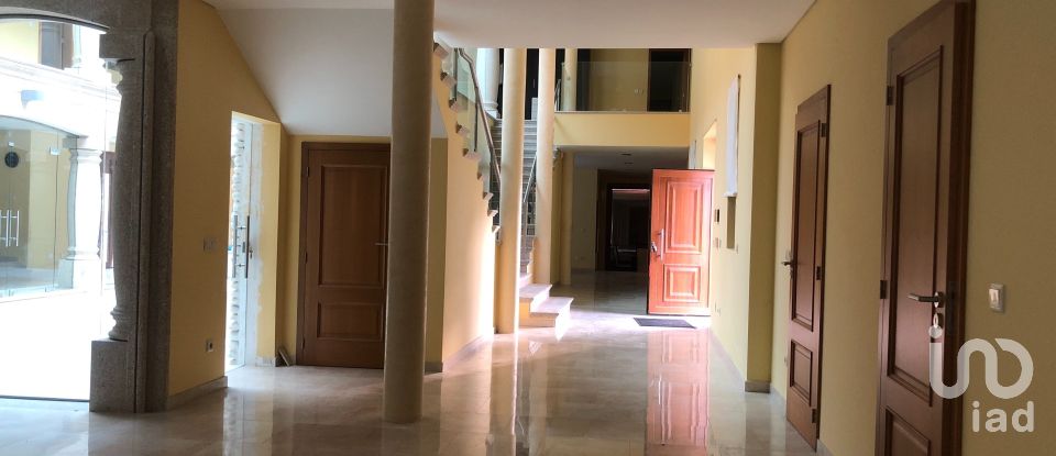 Moradia T5 em Campelo e Ovil de 1 240 m²