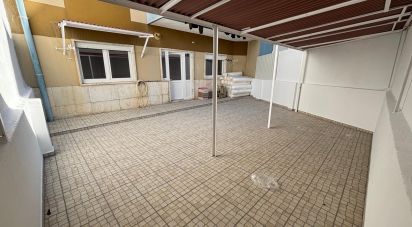 Apartment T3 in Laranjeiro e Feijó of 149 m²