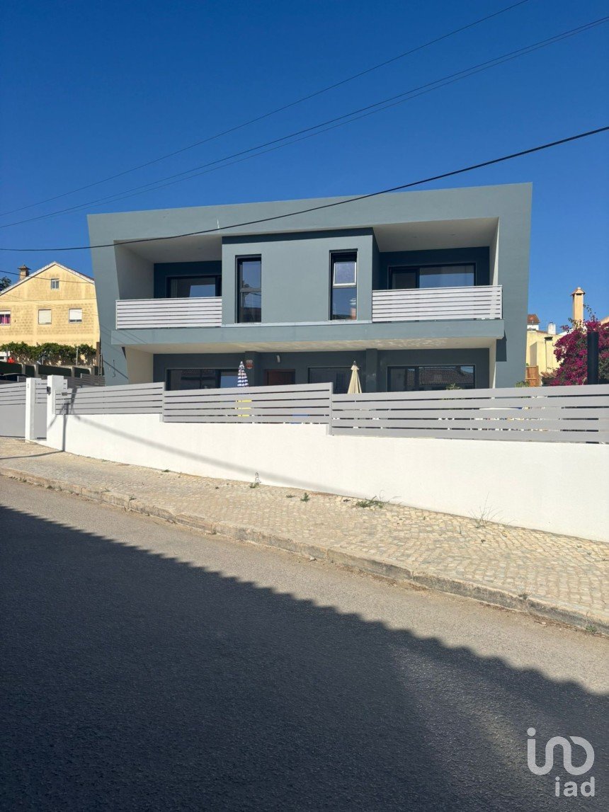 Moradia T4 em Charneca De Caparica E Sobreda de 375 m²