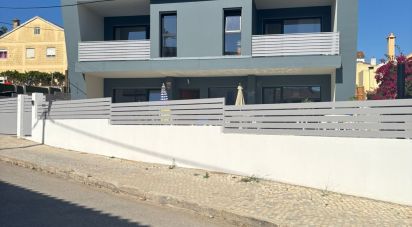 Maison T4 à Charneca De Caparica E Sobreda de 375 m²