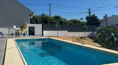 Maison T4 à Charneca De Caparica E Sobreda de 375 m²