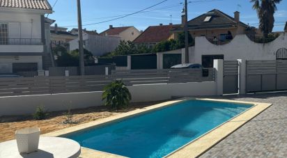 Maison T4 à Charneca De Caparica E Sobreda de 375 m²