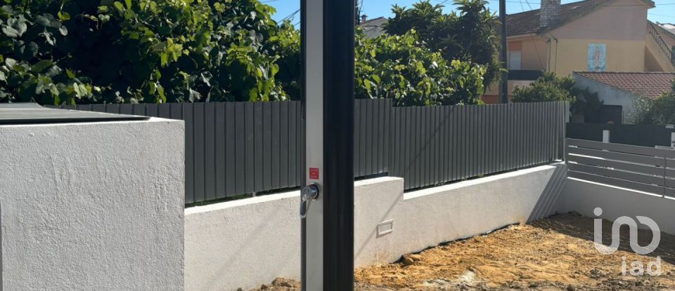 Moradia T4 em Charneca De Caparica E Sobreda de 375 m²