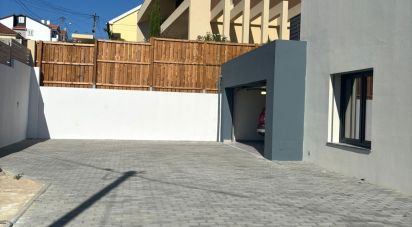 Maison T4 à Charneca De Caparica E Sobreda de 375 m²