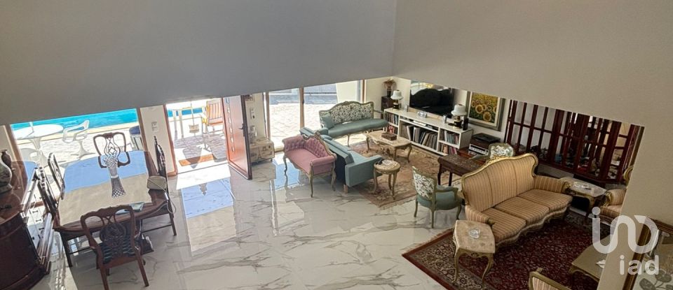 Moradia T4 em Charneca De Caparica E Sobreda de 375 m²