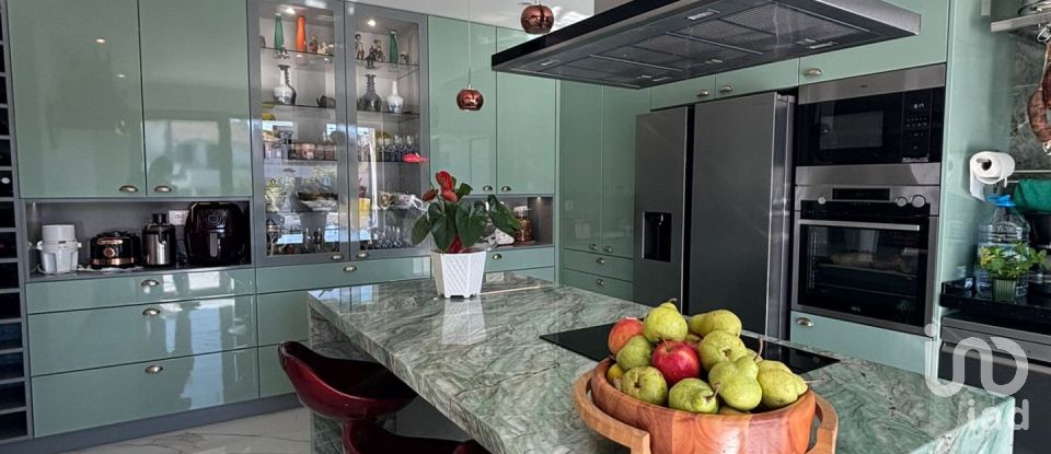 Moradia T4 em Charneca De Caparica E Sobreda de 375 m²