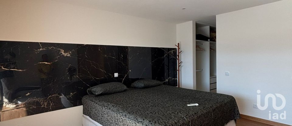 Moradia T4 em Charneca De Caparica E Sobreda de 375 m²