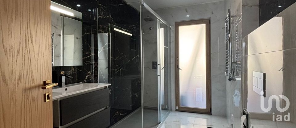 Moradia T4 em Charneca De Caparica E Sobreda de 375 m²