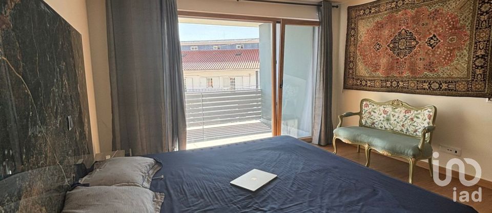 Moradia T4 em Charneca De Caparica E Sobreda de 375 m²