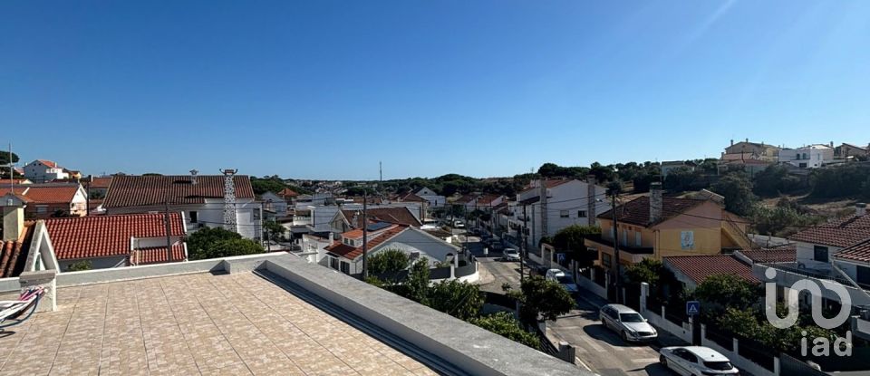 Moradia T4 em Charneca De Caparica E Sobreda de 375 m²