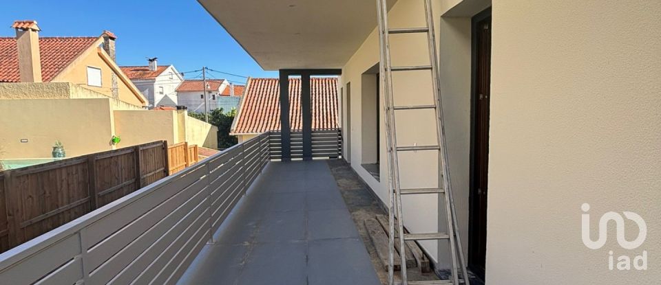 Moradia T4 em Charneca De Caparica E Sobreda de 375 m²
