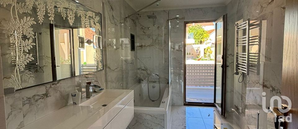 Moradia T4 em Charneca De Caparica E Sobreda de 375 m²