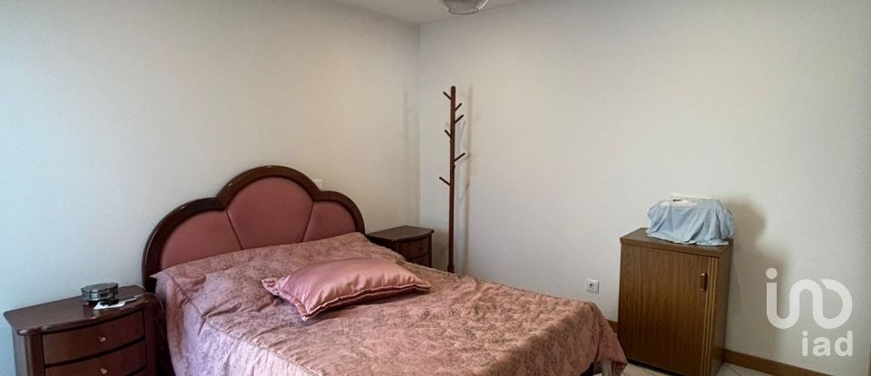 Moradia T4 em Charneca De Caparica E Sobreda de 375 m²