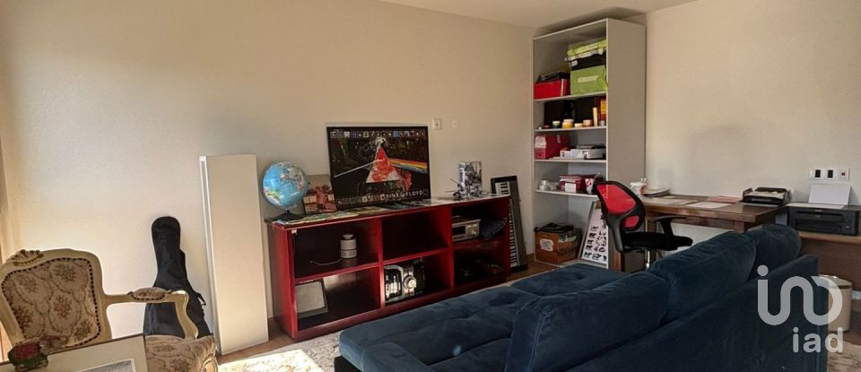 Moradia T4 em Charneca De Caparica E Sobreda de 375 m²