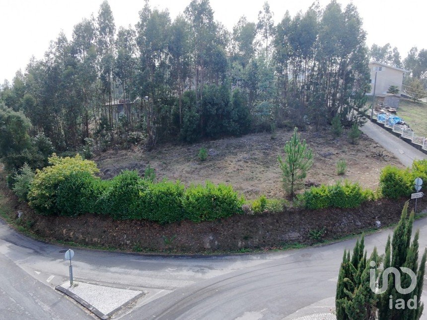Terreno urbano em Arrifana de 700 m²