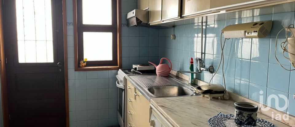 Moradia em banda T4 em Santa Marinha E São Pedro Da Afurada de 180 m²