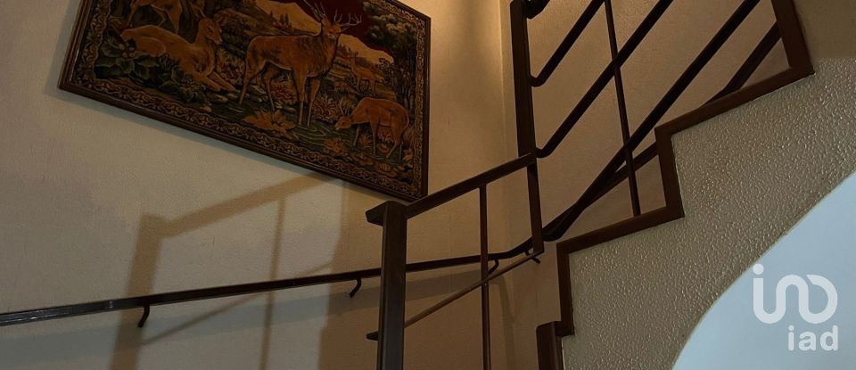 Moradia em banda T4 em Santa Marinha E São Pedro Da Afurada de 180 m²