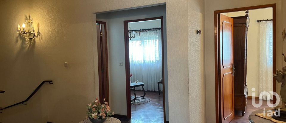 Moradia em banda T4 em Santa Marinha E São Pedro Da Afurada de 180 m²