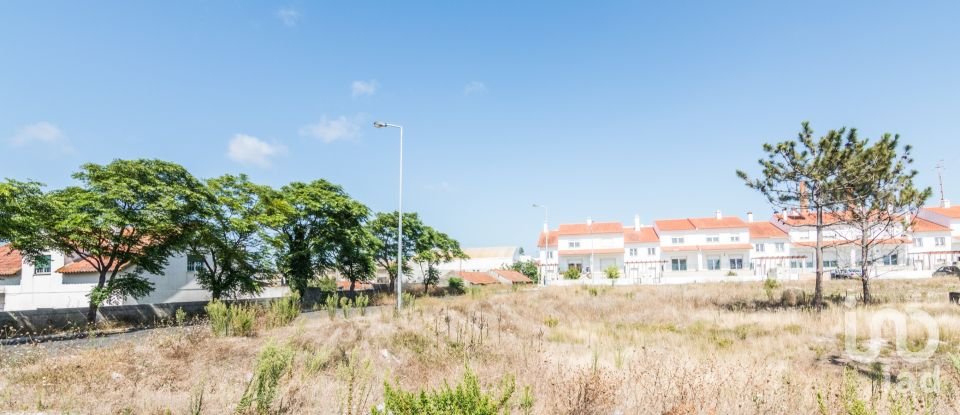 Terreno urbano em Vieira de Leiria de 378 m²
