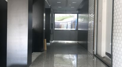 Shop / premises commercial in Lordelo Do Ouro E Massarelos of 250 m²