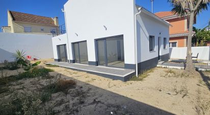 Terrain à bâtir à Charneca De Caparica E Sobreda de 333 m²