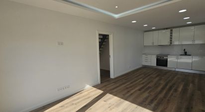 Terrain à bâtir à Charneca De Caparica E Sobreda de 333 m²